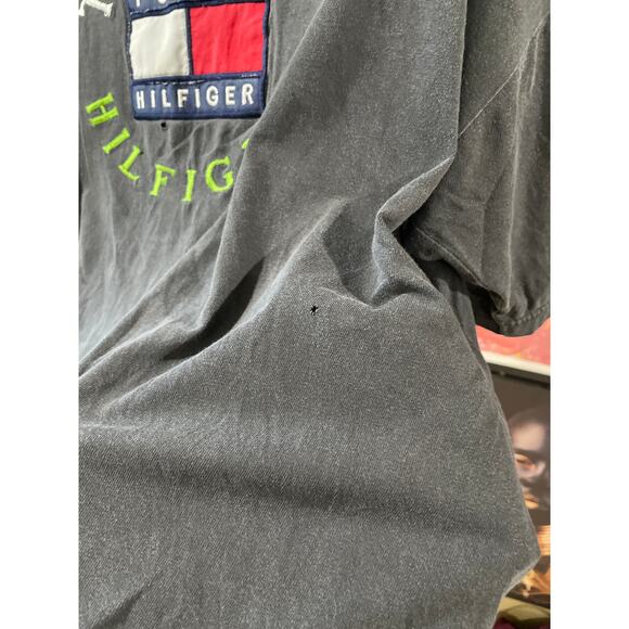 Vintage Y2K Tommy Hilfiger Streetwear Graphic Tee Embroidery Patch Oversized XL - Picture 8 of 8